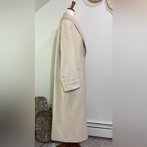Stunningly Beautiful Wool Blend Coat Long Made in USA Cream/Off White/Tan